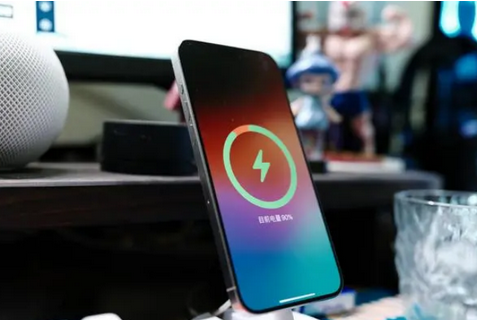 招远苹果15换屏服务分享用什么充电器给iPhone15充电更好 